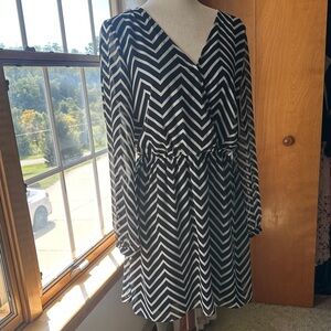 Express Black and White Zigzag Long Sleeve Dress (NWT)- Medium